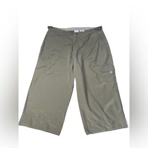 Columbia Green Olive Cargo  Crop pants  Size M